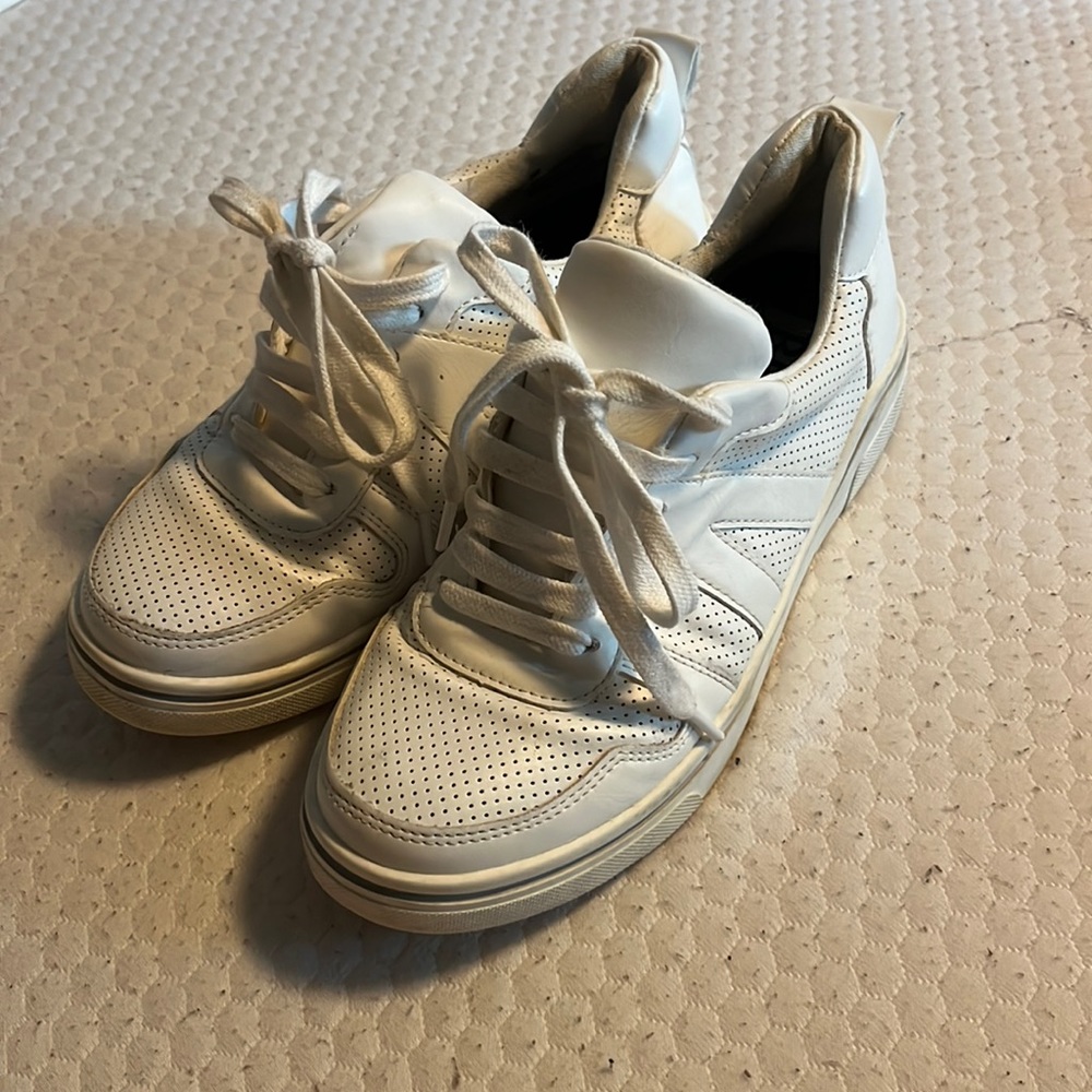 BKE shoes